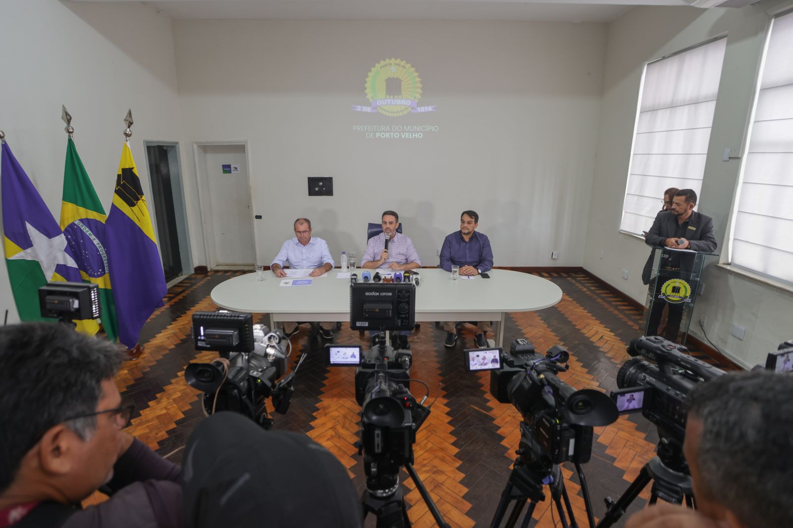 Dívida pública municipal também foi debatida com a imprensa durante a coletiva